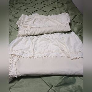 Pair of Springmaid Cream Eyelet Priscilla Curtains w/tiebacks. Panel 46.5 x 81